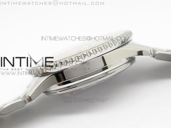 NAVITIMER 01 BP – Bild 2