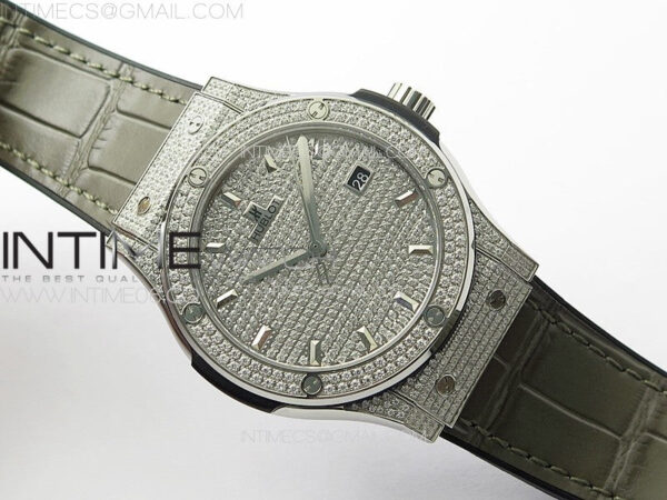 Classic Fusion 42mm SS Paved Diamonds Case And Bezel B50F Paved Diamonds Dial On Gray Gummy Strap A2892 – Bild 2