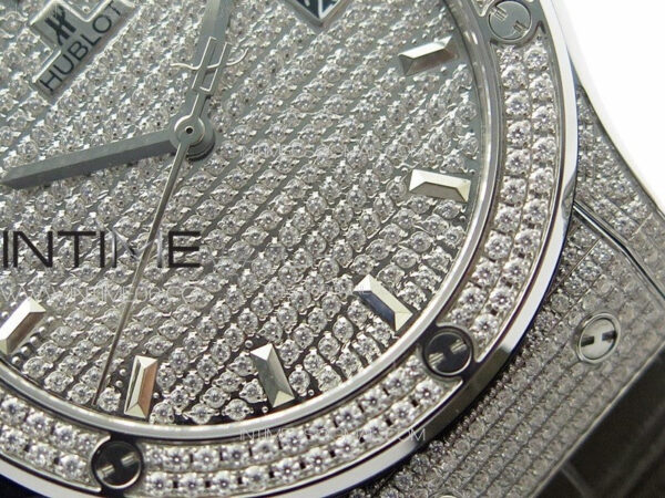 Classic Fusion 42mm SS Paved Diamonds Case And Bezel B50F Paved Diamonds Dial On Gray Gummy Strap A2892 – Bild 5