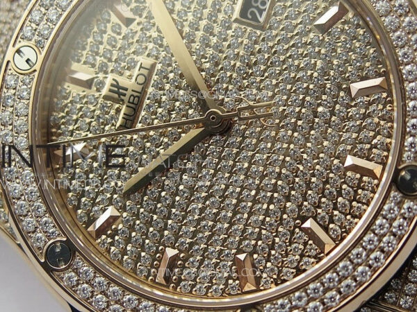 Classic Fusion 42mm RG Paved Diamonds Case And Bezel B50F Paved Diamonds Dial On Gray Gummy Strap A2892 – Bild 6