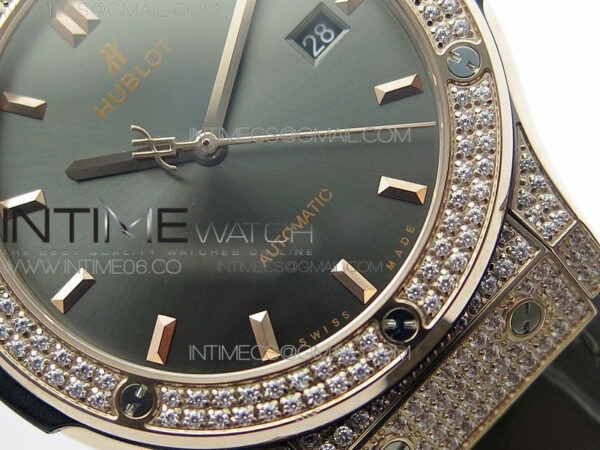 Classic Fusion 42mm RG Paved Diamonds Case/Bezel B50F Gray Dial On Gray Gummy Strap A2892 – Bild 5