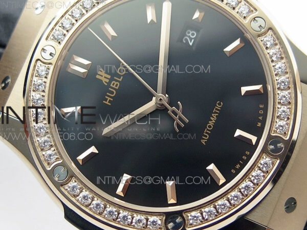 Classic Fusion 42mm RG Paved Diamonds Bezel B50F Black Dial On Black Gummy Strap A2892 – Bild 7