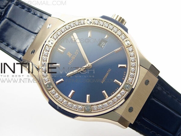 Classic Fusion 42mm RG Paved Diamonds Bezel B50F Blue Dial On Blue Gummy Strap A2892 – Bild 2