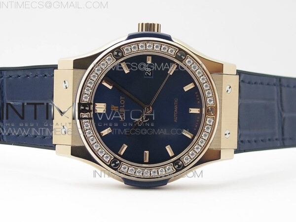 Classic Fusion 42mm RG Paved Diamonds Bezel B50F Blue Dial On Blue Gummy Strap A2892 – Bild 3