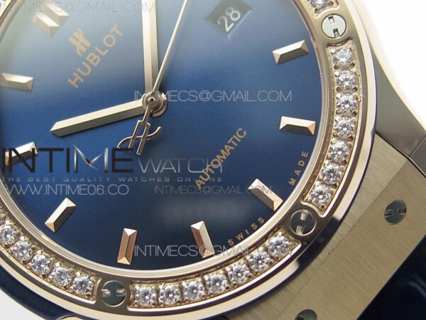 Classic Fusion 42mm RG Paved Diamonds Bezel B50F Blue Dial On Blue Gummy Strap A2892 – Bild 5