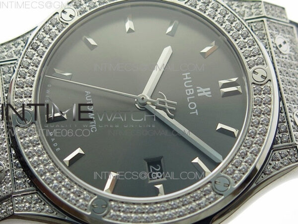 Classic Fusion 42mm SS Paved Diamonds Case/Bezel B50F Gray Dial On Gray Gummy Strap A2892 – Bild 4