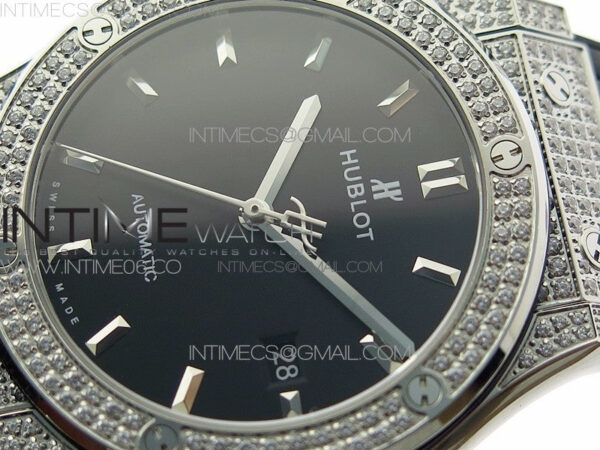 Classic Fusion 42mm SS Paved Diamonds Case/Bezel B50F Black Dial On Black Gummy Strap A2892 – Bild 4