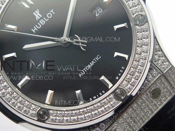 Classic Fusion 42mm SS Paved Diamonds Case/Bezel B50F Black Dial On Black Gummy Strap A2892 – Bild 5