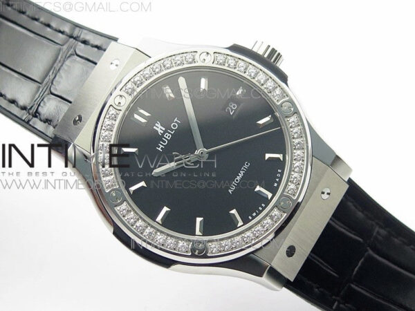 Classic Fusion 42mm SS Paved Diamonds Bezel B50F Black Dial On Black Gummy Strap A2892 – Bild 2