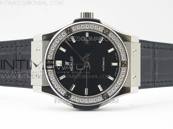 Classic Fusion 42mm SS Paved Diamonds Bezel B50F Black Dial On Black Gummy Strap A2892 – Bild 3