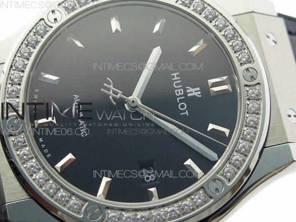 Classic Fusion 42mm SS Paved Diamonds Bezel B50F Black Dial On Black Gummy Strap A2892 – Bild 4