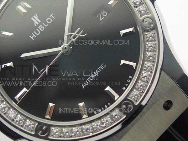 Classic Fusion 42mm SS Paved Diamonds Bezel B50F Black Dial On Black Gummy Strap A2892 – Bild 5