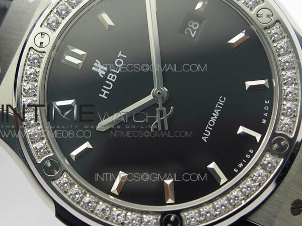 Classic Fusion 42mm SS Paved Diamonds Bezel B50F Black Dial On Black Gummy Strap A2892 – Bild 7