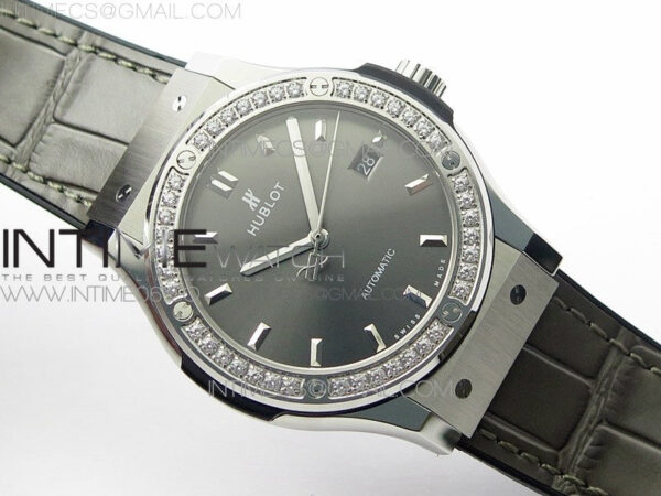 Classic Fusion 42mm SS Paved Diamonds Bezel B50F Gray Dial On Gray Gummy Strap A2892 – Bild 2