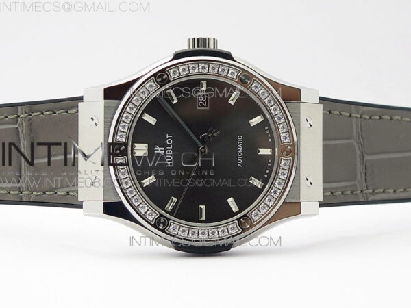 Classic Fusion 42mm SS Paved Diamonds Bezel B50F Gray Dial On Gray Gummy Strap A2892 – Bild 3