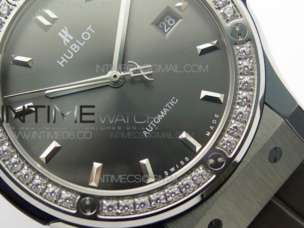 Classic Fusion 42mm SS Paved Diamonds Bezel B50F Gray Dial On Gray Gummy Strap A2892 – Bild 5