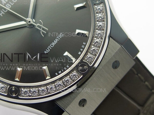 Classic Fusion 42mm SS Paved Diamonds Bezel B50F Gray Dial On Gray Gummy Strap A2892 – Bild 6