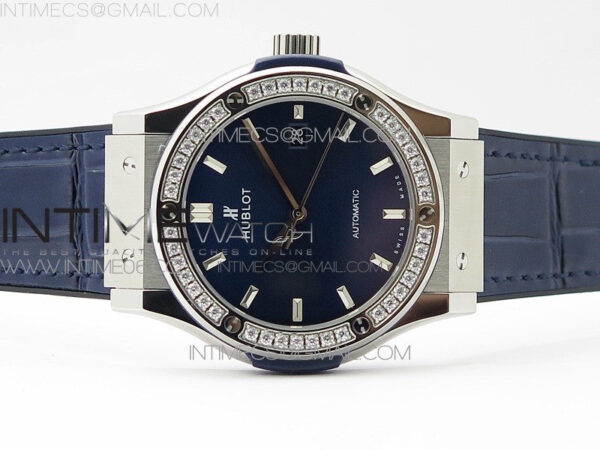 Classic Fusion 42mm SS Paved Diamonds Bezel B50F Blue Dial On Blue Gummy Strap A2892 – Bild 3