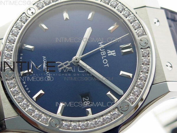 Classic Fusion 42mm SS Paved Diamonds Bezel B50F Blue Dial On Blue Gummy Strap A2892 – Bild 4