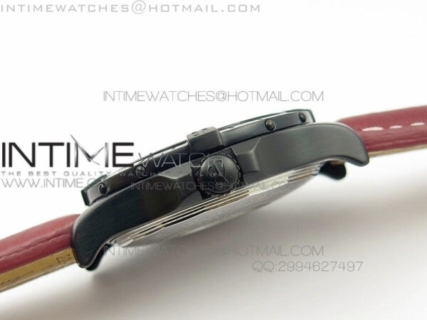 Avenger GMT DLC Black Numeral Marker Textured Dial on Leather strap A2836 – Bild 6