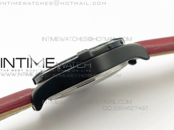 Avenger GMT DLC Black Numeral Marker Textured Dial on Leather strap A2836 – Bild 7