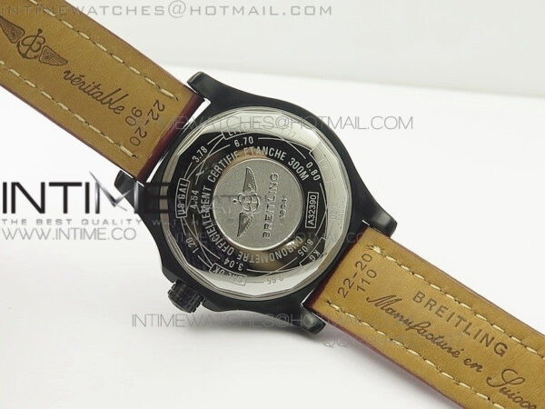 Avenger GMT DLC Black Numeral Marker Textured Dial on Leather strap A2836 – Bild 10
