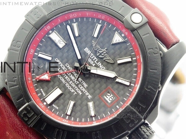 Avenger GMT DLC Black Stick Marker Textured Dial Red Inner Bezel on Leather strap A2836 – Bild 4