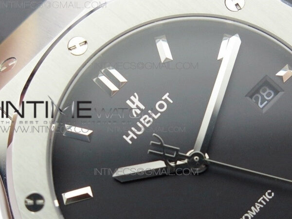 Classic Fusion 42mm SS B50F Black Dial On Black Gummy Strap A2892 – Bild 7