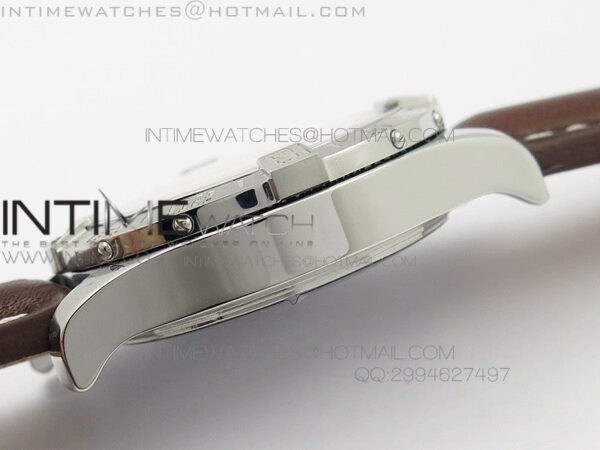 Avenger GMT SS Black Numeral Marker Dial on Leather strap A2836 – Bild 8