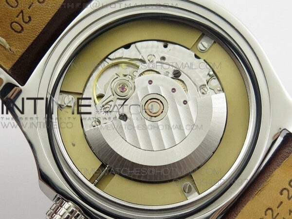 Avenger GMT SS Black Numeral Marker Dial on Leather strap A2836 – Bild 13